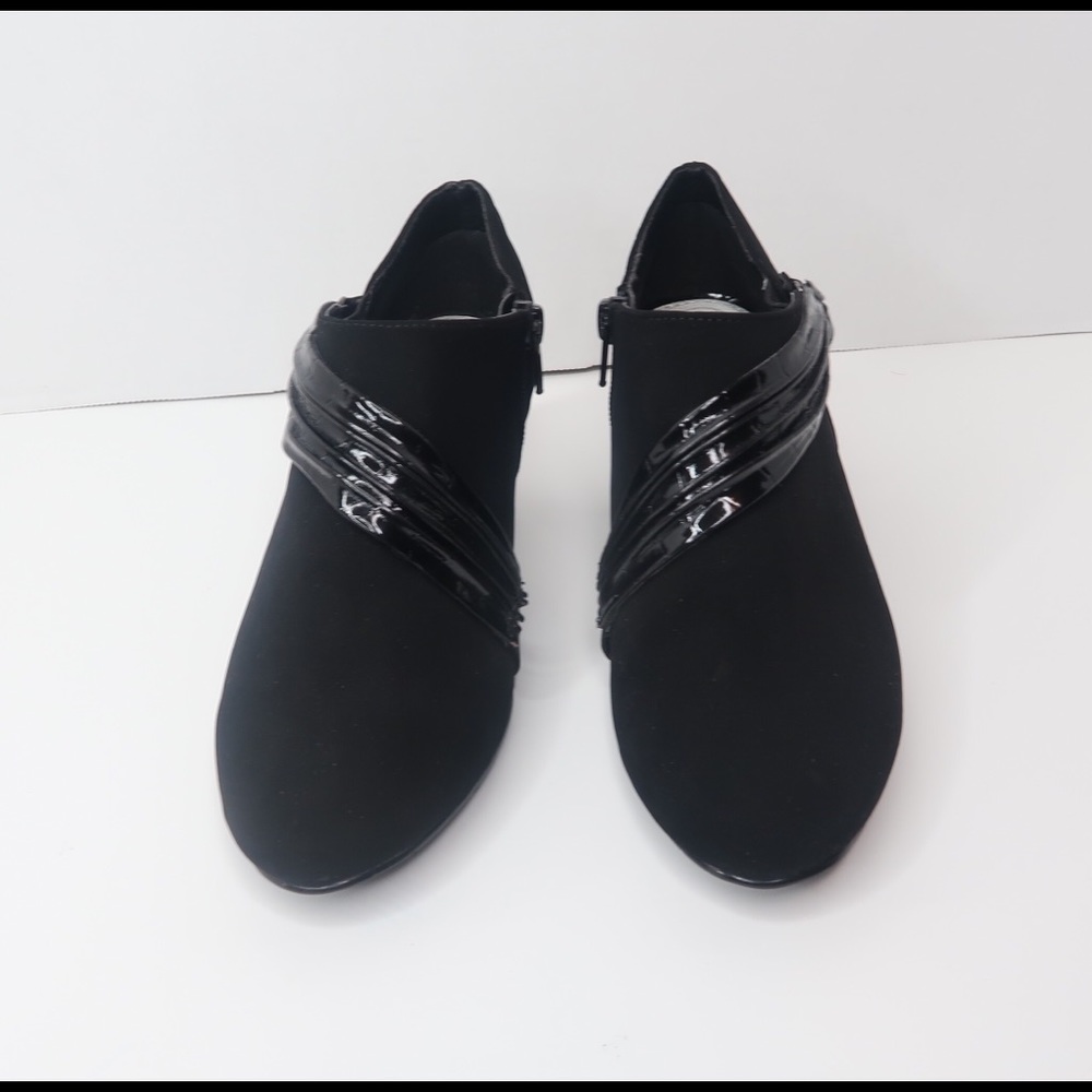 Easy Streets Suade Black Booties zip up size 6